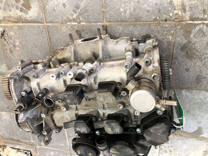 Używane Glowica cylindra Skoda Superb Combi (3V5) 1.5 TSI Evo 16V Cena € 628,95 Procedura marży oferowane przez Wessel Parts & Service B.V.