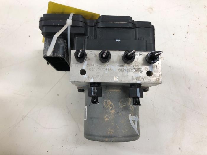 Usagé Pompe ABS Kia Ceed (CDB5/CDBB) 1.4i 16V Prix € 103,95 Règlement à la marge proposé par Wessel Parts & Service B.V.