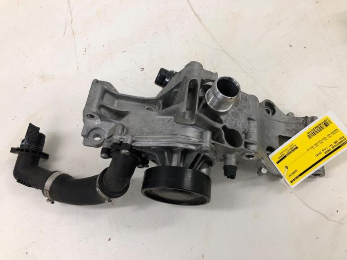 Usagé Support dynamo bas Mini Mini (F56) 1.5 12V Cooper Prix € 72,45 Règlement à la marge proposé par Wessel Parts & Service B.V.