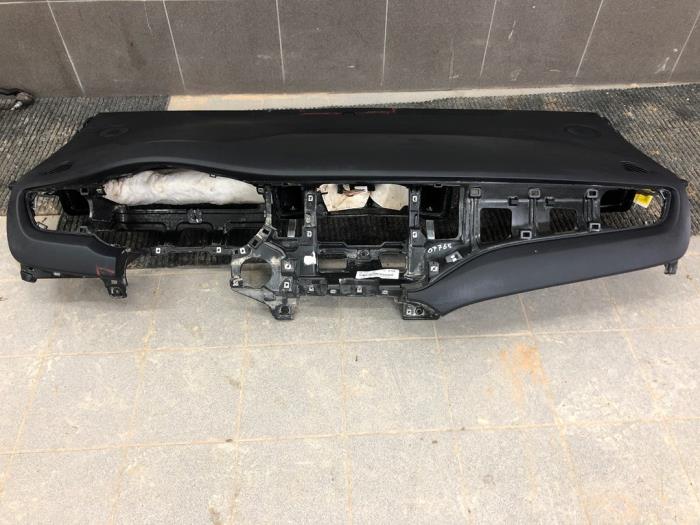 Używane Panel Kia Carens IV (RP) 1.6 GDI 16V Cena na żądanie oferowane przez Wessel Parts & Service B.V.