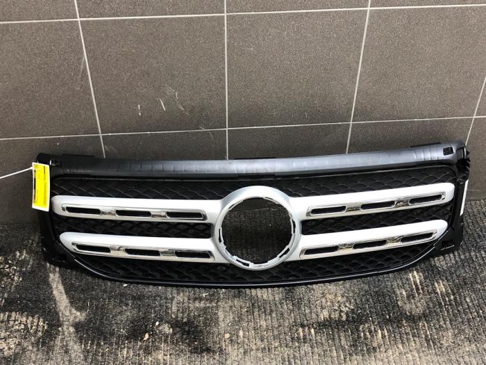 Begagnade Grill Mercedes GLB-Klasse Pris € 261,45 Marginaltabell erbjuds av Wessel Parts & Service B.V.