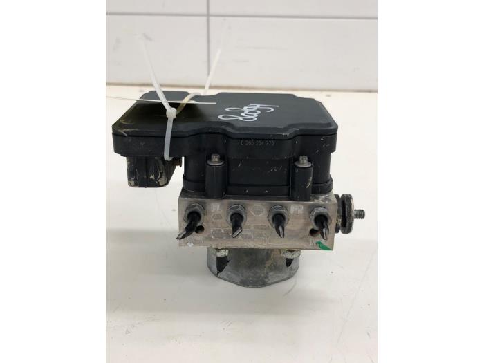 Usagé Bloc ABS Nissan NV 200 (M20M) 1.5 dCi 90 Prix € 131,25 Règlement à la marge proposé par Wessel Parts & Service B.V.