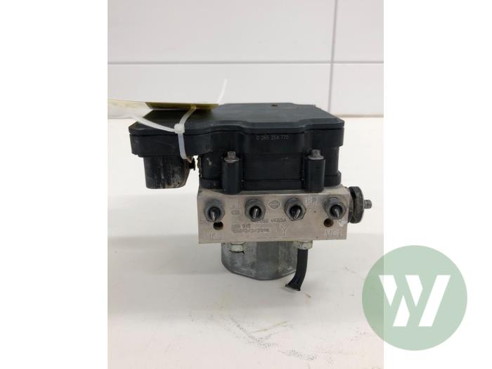 Usagé Bloc ABS Nissan NV 200 (M20M) 1.5 dCi 90 Prix € 131,25 Règlement à la marge proposé par Wessel Parts & Service B.V.