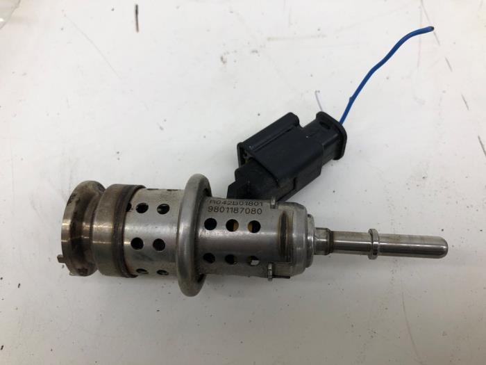 Usados Inyector Adblue Opel Vivaro 2.0 Diesel 145 Precio € 82,95 Norma de margen ofrecido por Wessel Parts & Service B.V.