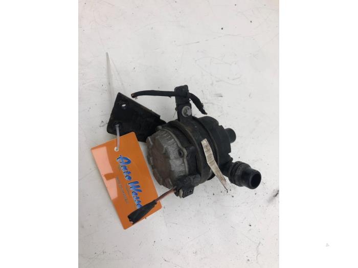 Begagnade Vattenpump Mercedes GLC (X253) 2.2 250d 16V BlueTEC 4-Matic Pris € 51,45 Marginaltabell erbjuds av Wessel Parts & Service B.V.