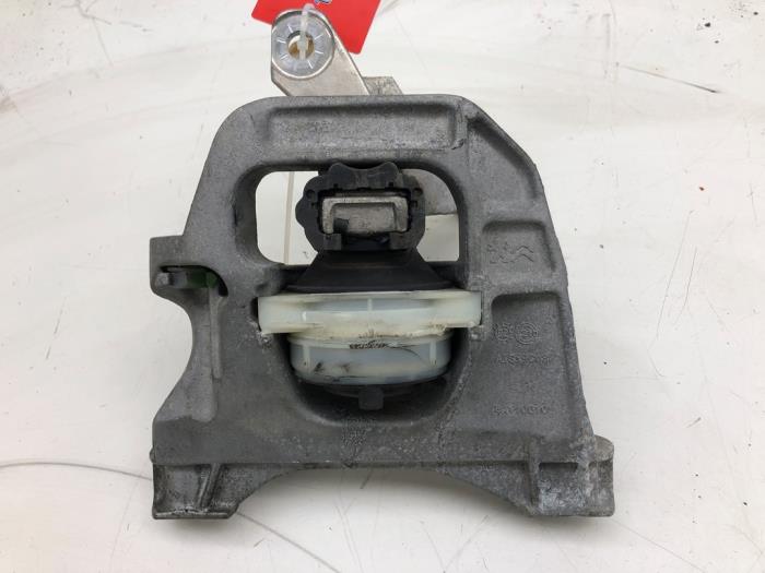 Used Engine mount Opel Vivaro 2.0 Diesel 145 Price € 72,45 Margin scheme offered by Wessel Parts & Service B.V.