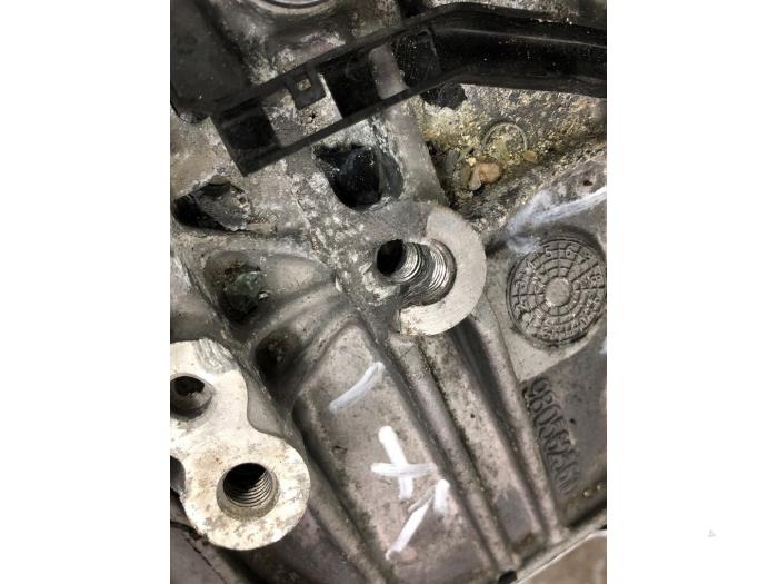 Gebrauchte Getriebe Opel Vivaro 2.0 Diesel 145 Preis auf Anfrage angeboten von Wessel Parts & Service B.V.