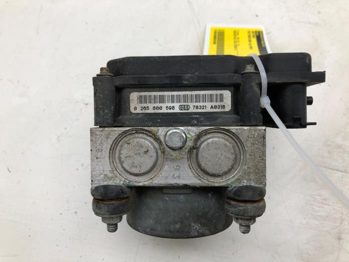 Używane Pompa ABS Fiat Grande Punto (199) 1.4 Cena € 40,95 Procedura marży oferowane przez Wessel Parts & Service B.V.