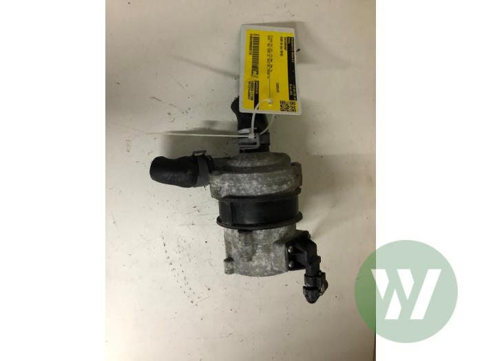 Używane Pompa wodna Audi A4 Avant (B9) 1.4 TFSI 16V Cena € 82,95 Procedura marży oferowane przez Wessel Parts & Service B.V.