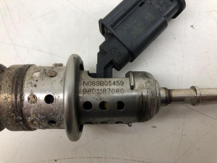 Usados Inyector Adblue Opel Vivaro 2.0 Diesel 145 Precio € 61,95 Norma de margen ofrecido por Wessel Parts & Service B.V.