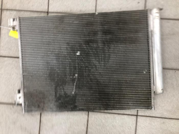 Usagé Radiateur clim Dacia Sandero III 1.0 TCe 90 12V Prix € 72,45 Règlement à la marge proposé par Wessel Parts & Service B.V.