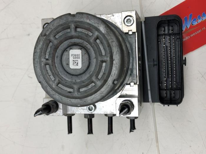 Używane Pompa ABS Opel Corsa F (UB/UH/UP) 1.2 Turbo 12V 100 Cena € 156,45 Procedura marży oferowane przez Wessel Parts & Service B.V.