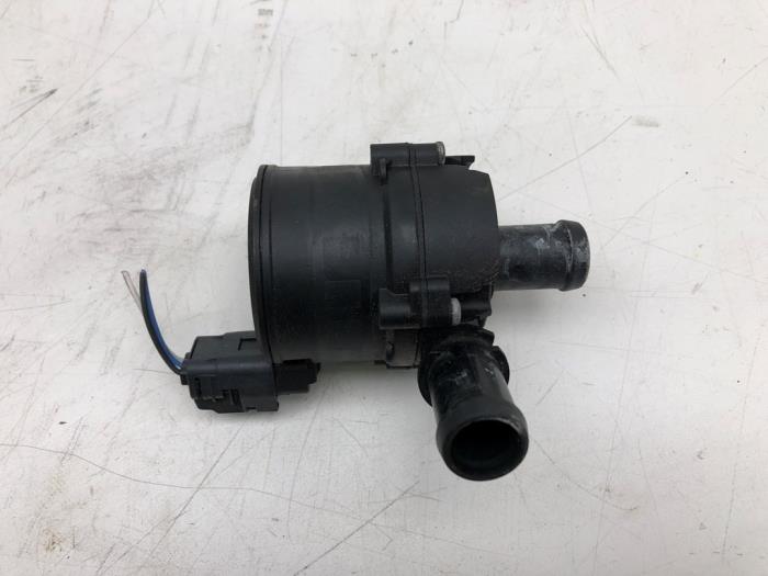 Usagé Pompe à eau Renault Master III (EV/HV/UV/VA/VB/VD/VF/VG/VJ) 2.3 dCi 150 16V FWD Prix € 30,45 Règlement à la marge proposé par Wessel Parts & Service B.V.
