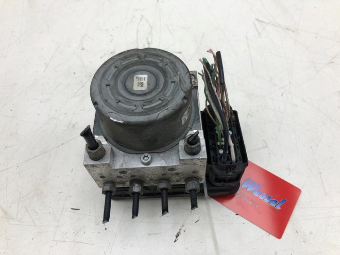 Begagnade ABS-pump Opel Corsa F (UB/UH/UP) 1.2 12V 75 Pris € 131,25 Marginaltabell erbjuds av Wessel Parts & Service B.V.