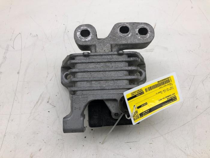 Used Engine mount Jeep Cherokee (KL) 2.2 Multijet II 16V 4x4 Price € 103,95 Margin scheme offered by Wessel Parts & Service B.V.