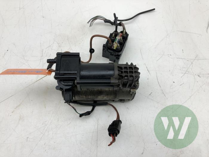Begagnade Luftpump (fjädring) Mercedes GLC AMG (X253) 3.0 43 AMG V6 Turbo 4-Matic Pris € 313,95 Marginaltabell erbjuds av Wessel Parts & Service B.V.