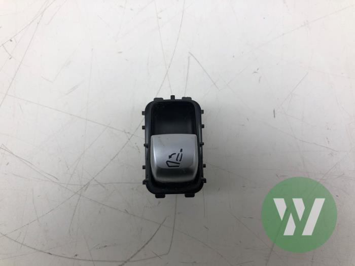 Begagnade Brytare, eldrivet säte Mercedes GLC AMG (X253) 3.0 43 AMG V6 Turbo 4-Matic Pris € 30,45 Marginaltabell erbjuds av Wessel Parts & Service B.V.