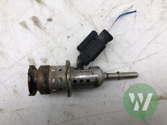 Usados Inyector Adblue Toyota ProAce 2.0 D-4D 177 16V Worker Precio € 51,45 Norma de margen ofrecido por Wessel Parts & Service B.V.