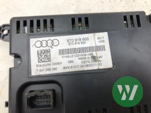 Innerdisplay från en Audi A4 Avant (B8) 2.0 TDI 16V 2014