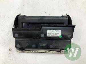 Innerdisplay från en Audi A1 Sportback (8XA/8XF) 1.6 TDI 16V 2013
