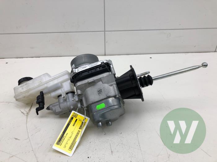 Usagé Servo frein Ford Explorer (CX740) Extended Range AWD 77/79 kWh Prix € 786,45 Règlement à la marge proposé par Wessel Parts & Service B.V.