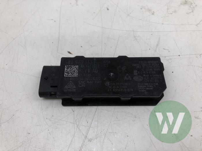 Używane Keyless Entry-Antena Ford Explorer (CX740) Extended Range AWD 77/79 kWh Cena € 30,45 Procedura marży oferowane przez Wessel Parts & Service B.V.