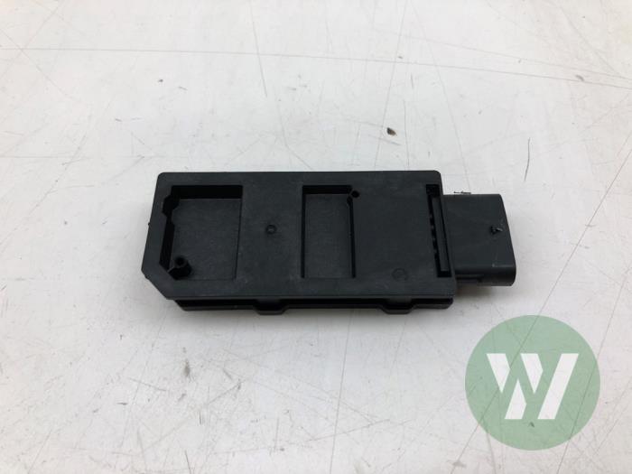 Używane Keyless Entry-Antena Ford Explorer (CX740) Extended Range AWD 77/79 kWh Cena € 30,45 Procedura marży oferowane przez Wessel Parts & Service B.V.