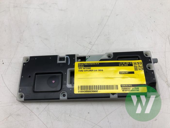 Używane Antena GPS Ford Explorer (CX740) Extended Range AWD 77/79 kWh Cena € 208,95 Procedura marży oferowane przez Wessel Parts & Service B.V.