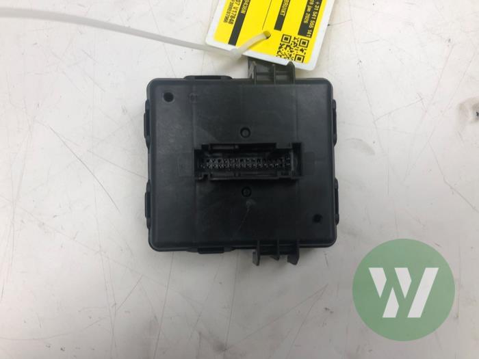 Używane Modul keyless vehicle Ford Explorer (CX740) Extended Range AWD 77/79 kWh Cena na żądanie oferowane przez Wessel Parts & Service B.V.