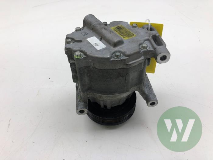 Usagé Compresseur de clim Fiat 500 Abarth Prix € 51,45 Règlement à la marge proposé par Wessel Parts & Service B.V.