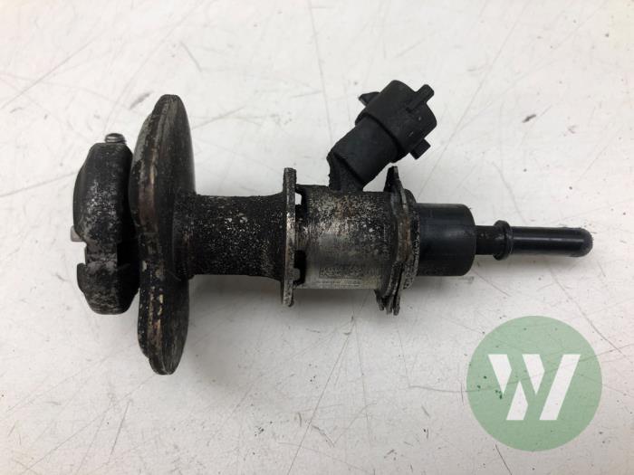 Usados Inyector Adblue Skoda Octavia Combi (NXAC) 2.0 TDI GreenTec 16V Precio € 72,45 Norma de margen ofrecido por Wessel Parts & Service B.V.
