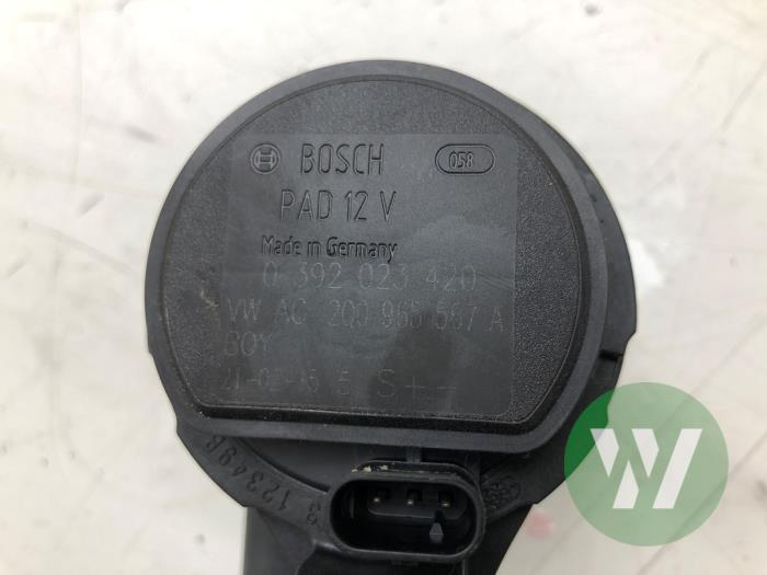Vattenpump från en Skoda Octavia Combi (NXAC) 2.0 TDI GreenTec 16V 2021