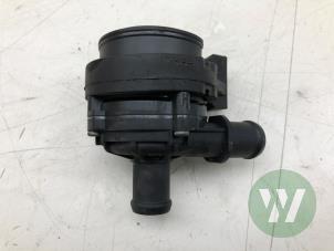 Vattenpump från en Skoda Octavia Combi (NXAC) 2.0 TDI GreenTec 16V 2021