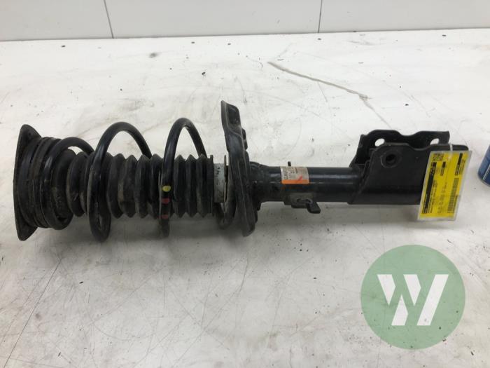 Używane Stopa amortyzatora prawy tyl Renault Megane E-Tech (RCB) 60 kWh Cena € 156,45 Procedura marży oferowane przez Wessel Parts & Service B.V.