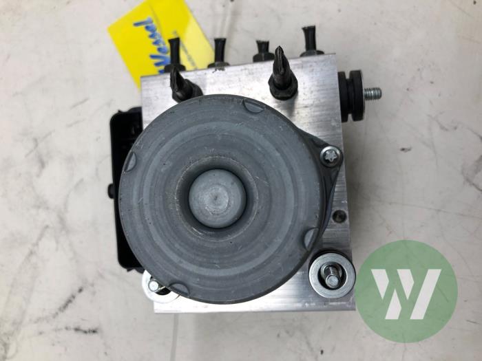 Usagé Bloc ABS Renault Megane E-Tech (RCB) 60 kWh Prix € 313,95 Règlement à la marge proposé par Wessel Parts & Service B.V.