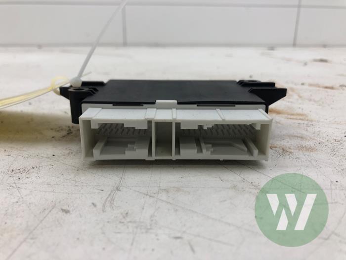 Usados Módulo PDC Jaguar F-Pace 2.0 Turbo 16V AWD Precio € 82,95 Norma de margen ofrecido por Wessel Parts & Service B.V.