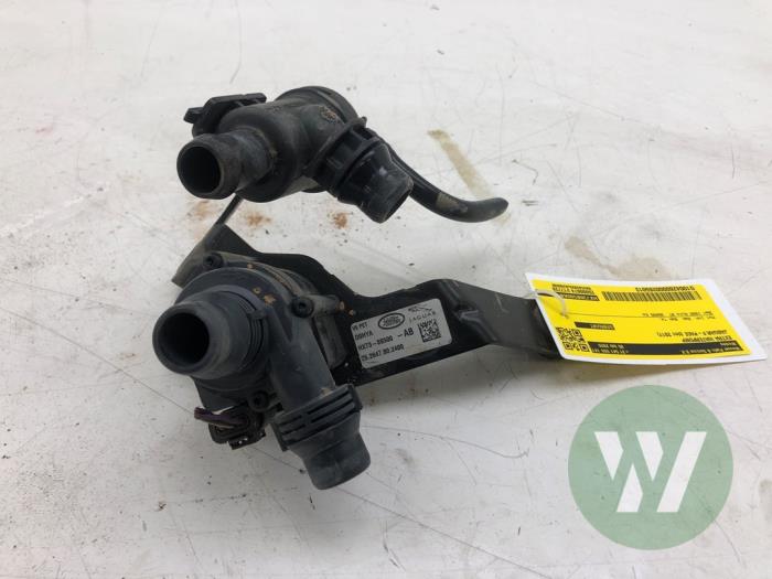 Begagnade Extra vattenpump Jaguar F-Pace 2.0 Turbo 16V AWD Pris € 61,95 Marginaltabell erbjuds av Wessel Parts & Service B.V.