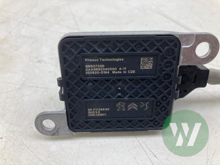 Usados Sensor Nox Opel Vivaro 2.0 Diesel 145 Precio € 103,95 Norma de margen ofrecido por Wessel Parts & Service B.V.