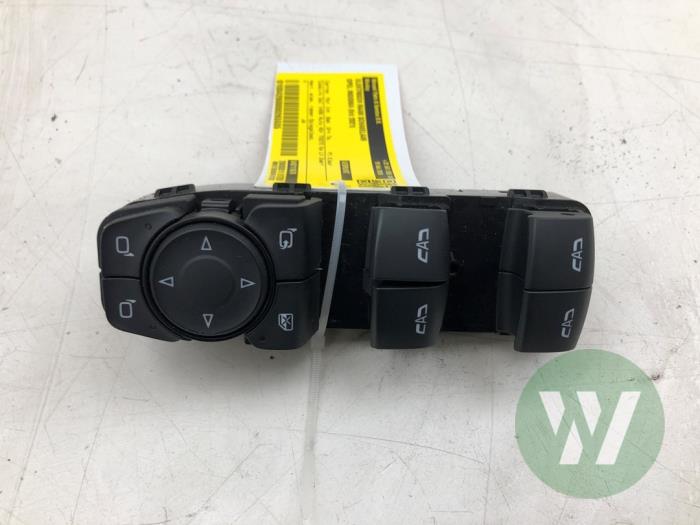 Usados Interruptor de ventanilla eléctrica Opel Insignia Sports Tourer 1.5 CDTI 12V Precio € 61,95 Norma de margen ofrecido por Wessel Parts & Service B.V.