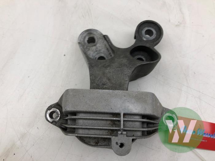 Used Engine mount Opel Insignia Sports Tourer 1.5 CDTI 12V Price € 72,45 Margin scheme offered by Wessel Parts & Service B.V.