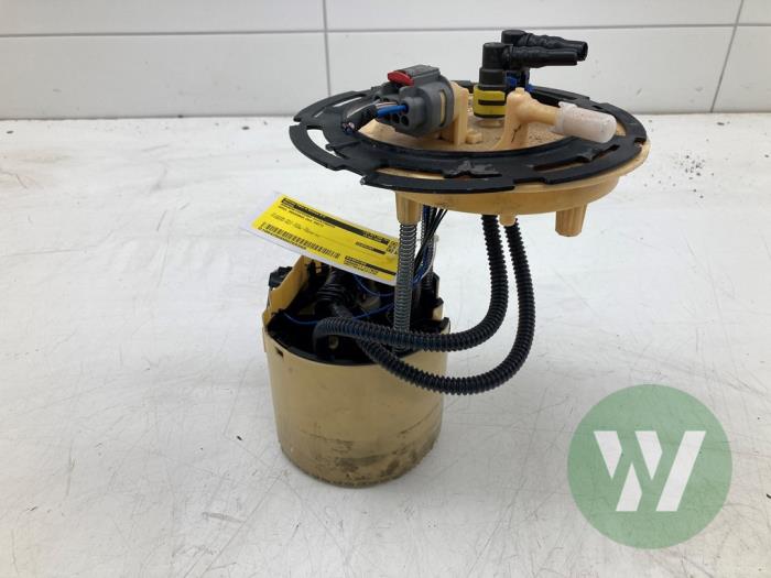 Usagé Pompe à carburant Opel Insignia Sports Tourer 1.5 CDTI 12V Prix € 141,75 Règlement à la marge proposé par Wessel Parts & Service B.V.