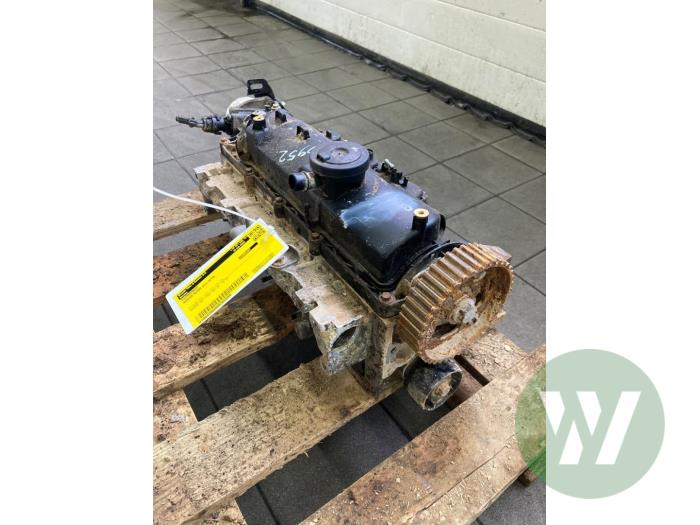 Begagnade Topplock Nissan NV 200 (M20M) 1.5 dCi 90 Pris på förfrågan erbjuds av Wessel Parts & Service B.V.