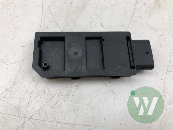 Używane Keyless Entry-Antena Ford Explorer (CX740) Extended Range RWD 77 kWh Cena € 30,45 Procedura marży oferowane przez Wessel Parts & Service B.V.