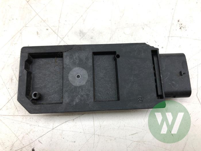 Używane Keyless Entry-Antena Ford Explorer (CX740) Extended Range RWD 77 kWh Cena € 30,45 Procedura marży oferowane przez Wessel Parts & Service B.V.