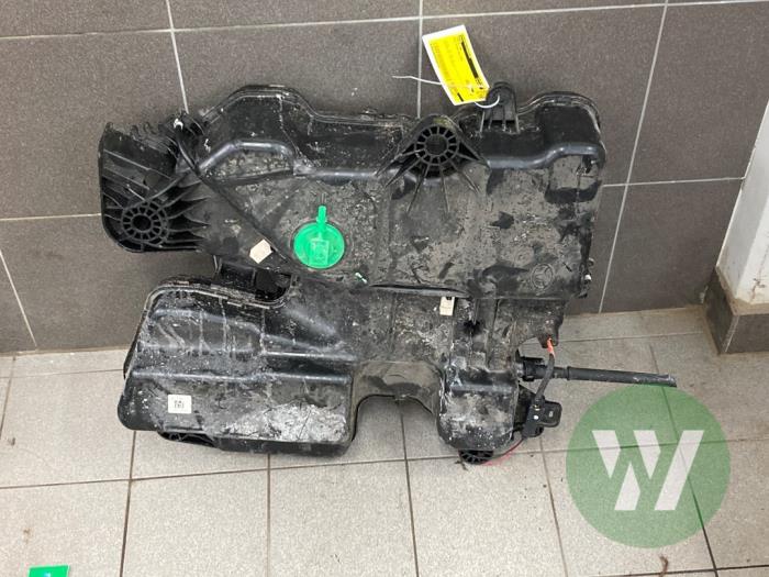 Gebrauchte Adblue Tank Opel Vivaro 2.0 Diesel 145 Preis € 418,95 Margenregelung angeboten von Wessel Parts & Service B.V.