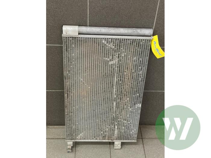 Usagé Radiateur clim Jaguar F-Pace 2.0 Turbo 16V AWD Prix € 145,95 Règlement à la marge proposé par Wessel Parts & Service B.V.