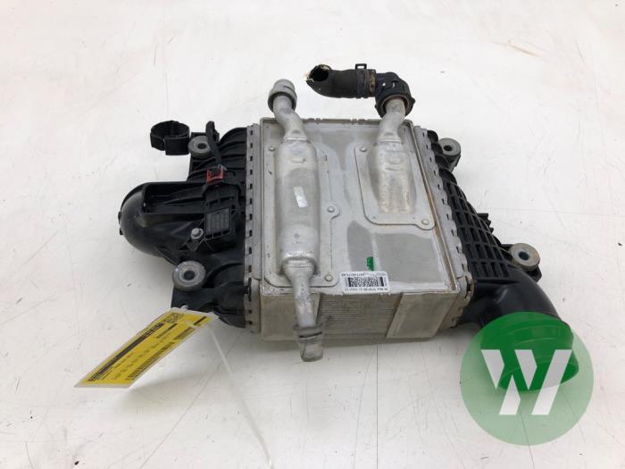 Usados Intercooler Jaguar F-Pace 2.0 Turbo 16V AWD Precio € 208,95 Norma de margen ofrecido por Wessel Parts & Service B.V.