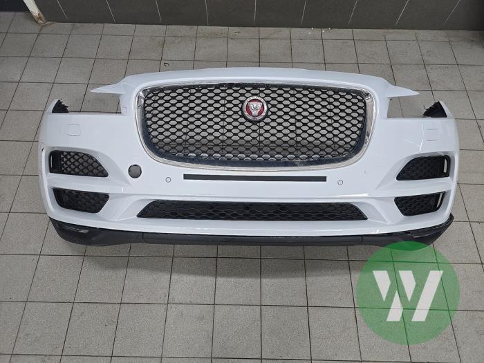 Usados Parachoques Jaguar F-Pace 2.0 Turbo 16V AWD Precio € 838,95 Norma de margen ofrecido por Wessel Parts & Service B.V.