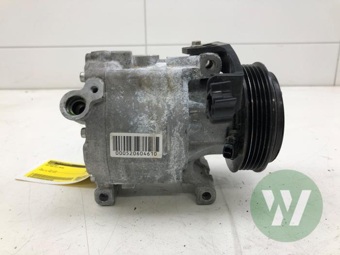 Usagé Pompe clim Fiat 500C (312) 0.9 TwinAir 105 Prix € 51,45 Règlement à la marge proposé par Wessel Parts & Service B.V.