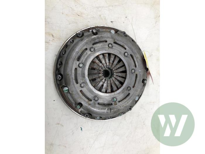 Gebrauchte Schwungrad Opel Corsa Preis € 131,25 Margenregelung angeboten von Wessel Parts & Service B.V.
